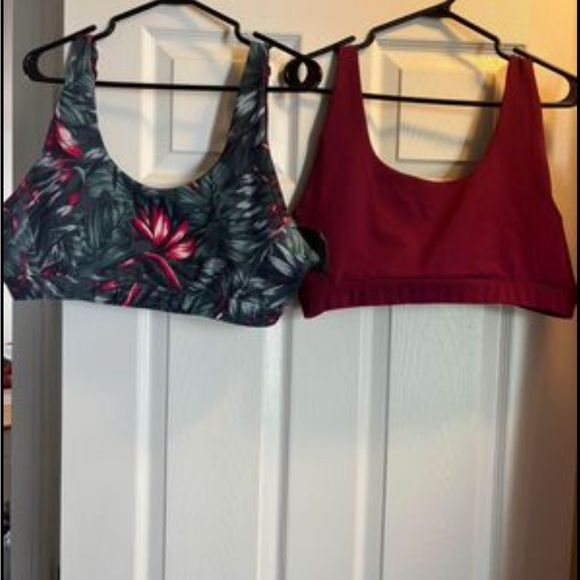 Sports bras - Picture 1 of 1